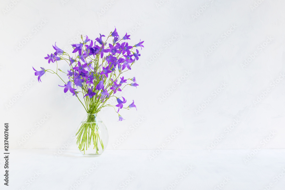 Obraz premium Summer flowers in a vase