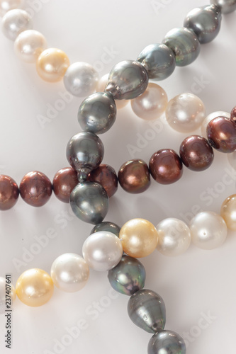 Perlenkette in verschiedenen Farben