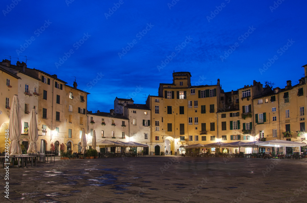 Lucca, piazza dell'Anfiteatro.