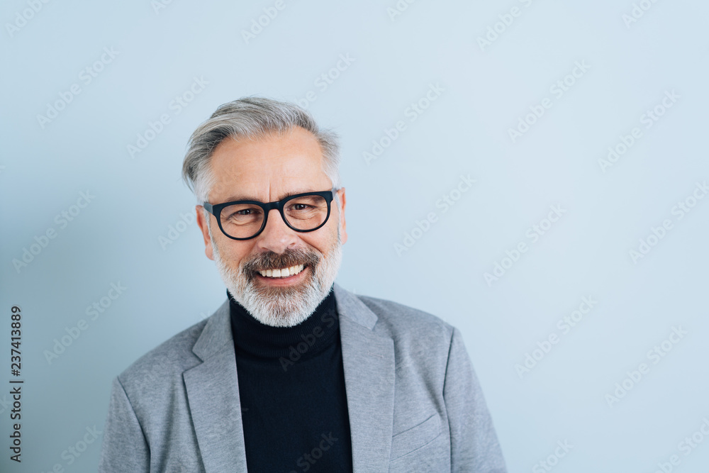 Happy friendly bearded man wearing glasses - obrazy, fototapety, plakaty 