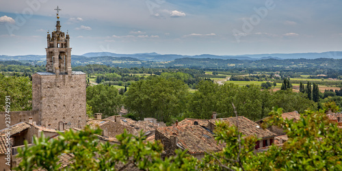 Panorama Luberon. Charming village Cucuron overlooking the Luberon and the surrounding mountains, Provence, Luberon, Vaucluse, France photo