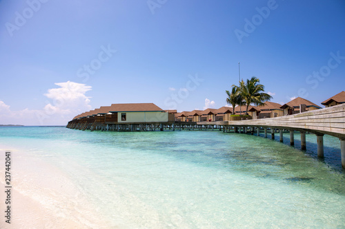 Fototapeta Naklejka Na Ścianę i Meble -  White sand beach and crystal clear water in the Maldives
