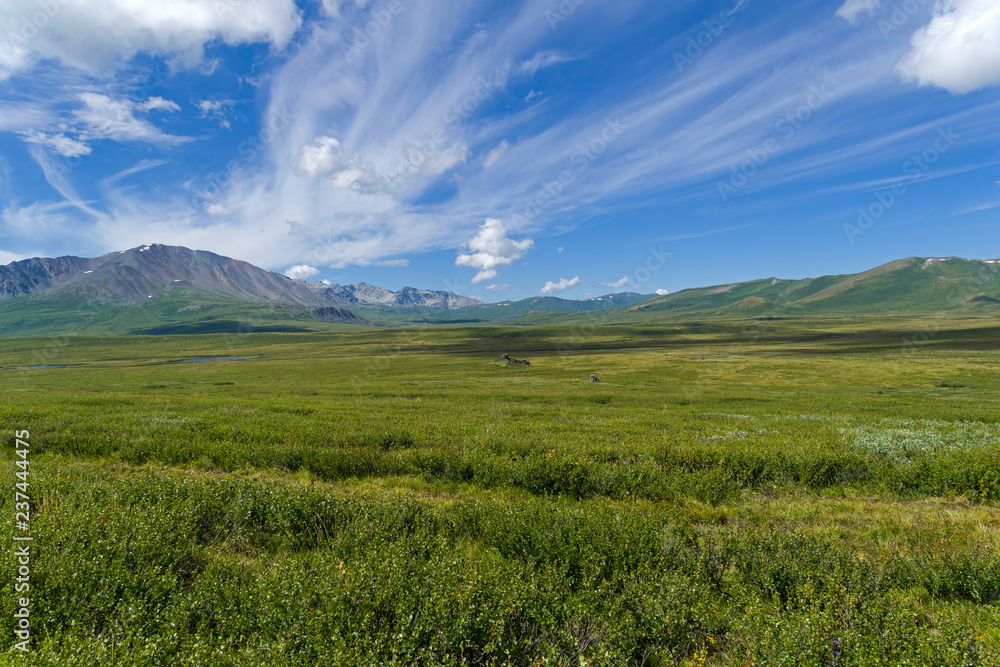 A path through the Oroi Pass to Shavlinsky Lakes.