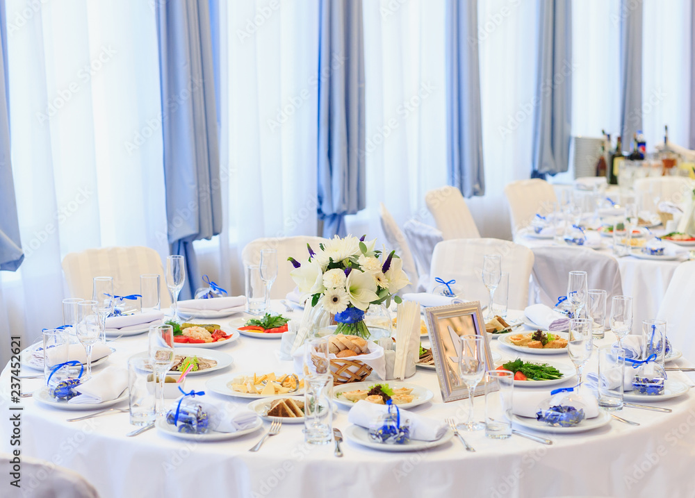 Wedding table setting in the restaurant. Wedding table setting in the restaurant.