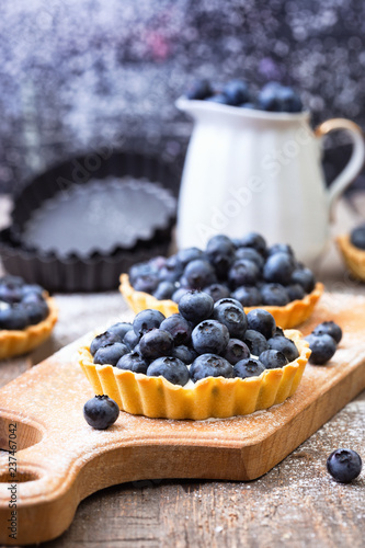 Tartlets with blueberry