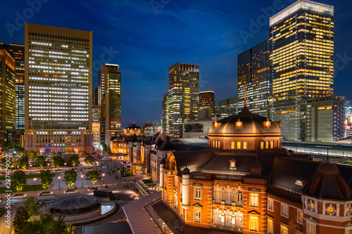 Tableau sur toile Tokyo Station in Tokyo, japan