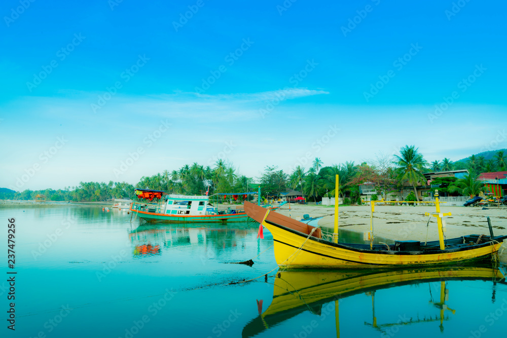 Obraz premium Retro effect image boats moored on Bang Kao beach