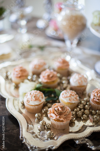 cupcakes on dessert table