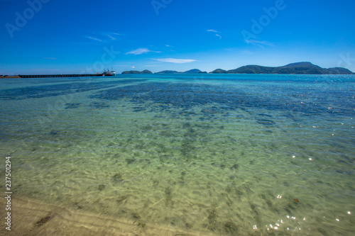 Background of the sea, blue sky wallpaper, the beauty of nature in bright weather, green water looks refreshing.