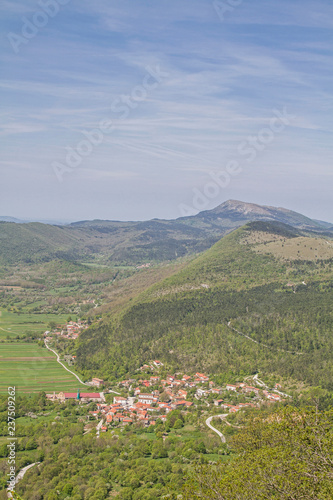 Lanisce im Cicarijagebirge in Istrien photo