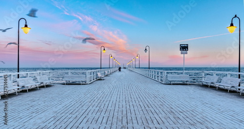 Fototapeta Naklejka Na Ścianę i Meble -  pier in baltic sea winter