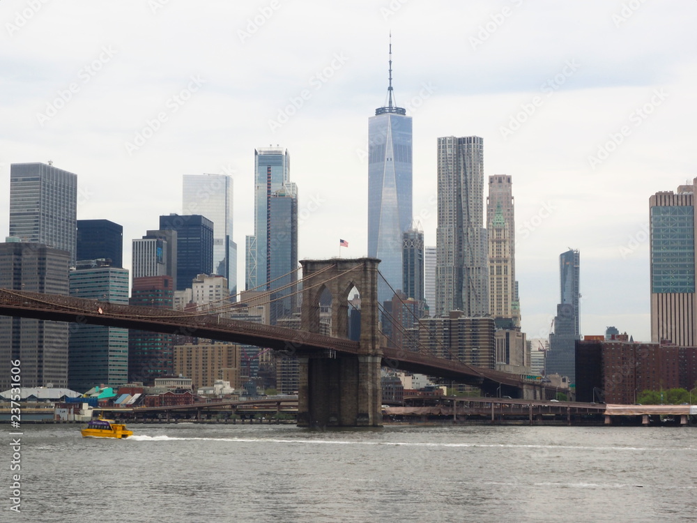 Fototapeta premium Most Brookliński i Manhattan z punktu widzenia