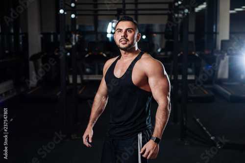 Bilde på lerret Athletic man posing, showing off his muscles in the gym