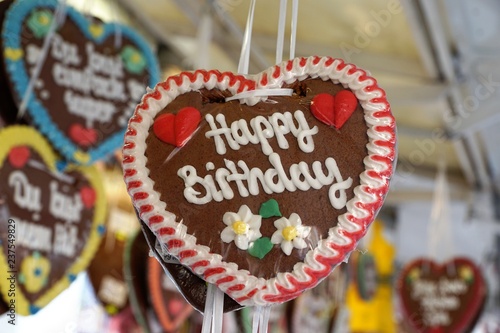 happy birthday lebkuchen auf dem oktoberfest