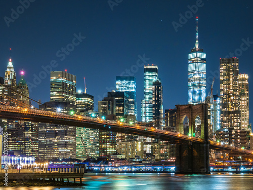 ニューヨーク ブルックリン・ブリッジとマンハッタンの摩天楼