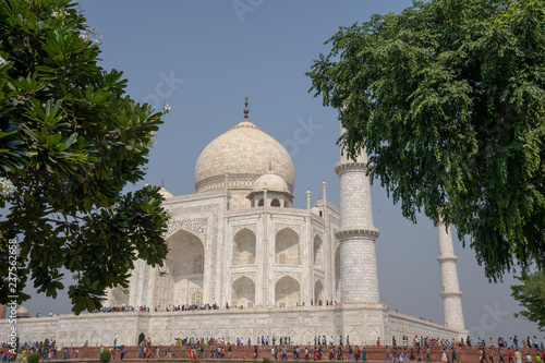 The side view of the park and Taj Mahal in Agra, India in day time.