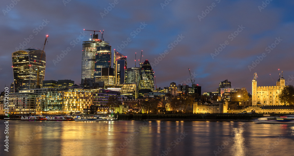 The Lower Thames in the city ofLondon
