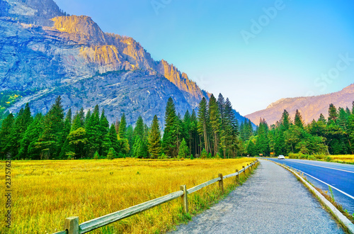Canvas Print View from Yosemite Valley in Yosemite National Park at dawn in autumn