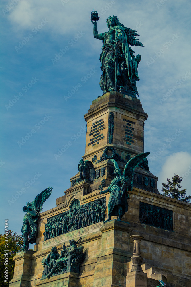Fototapeta premium Niederwalddenkmal im Sommer