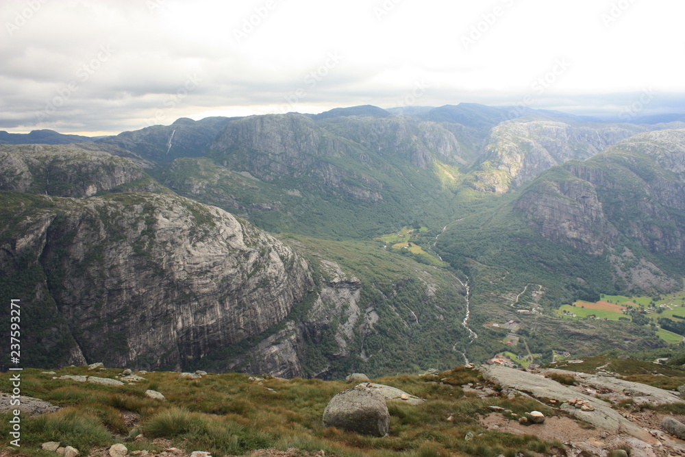 Naklejka premium Kjeragbolten Lysefjord Fjord Norvège - Norway