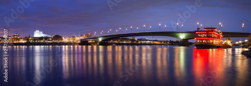 Fotografía Panorama of the illuminated Kennedy Bridge and the river Rhine in blue hour afte