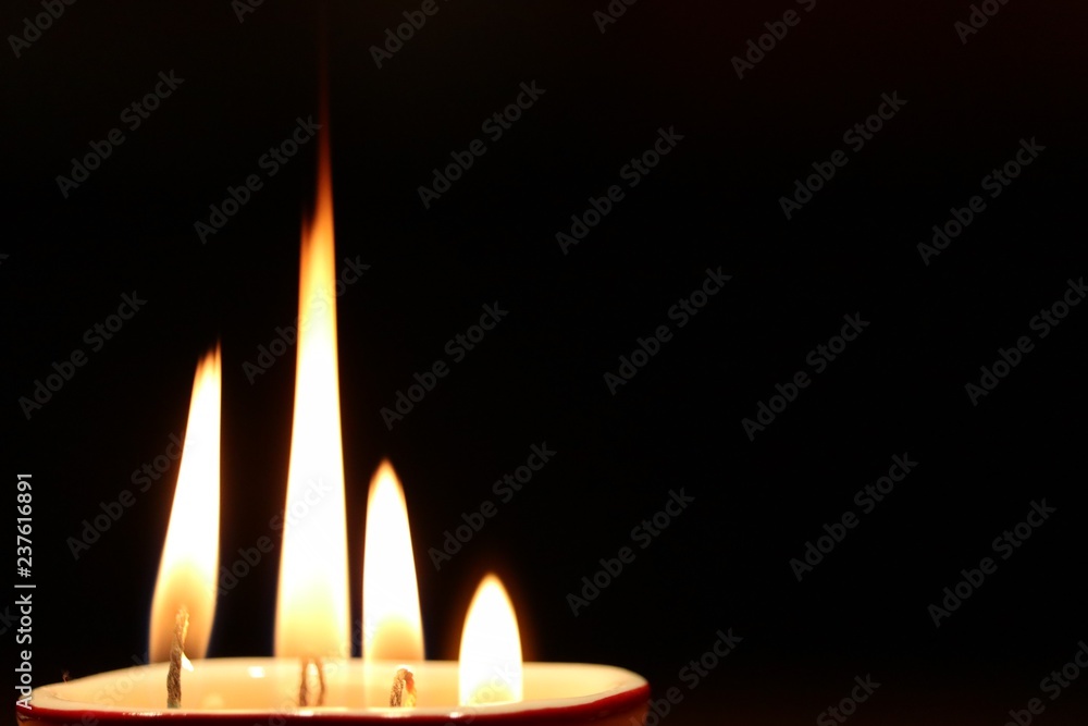 Flamme vor dunklem Hintergrund Template Flamme vor dunklem Hintergrund Template