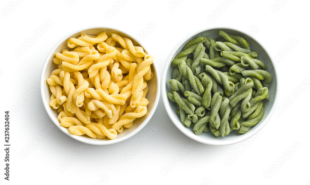 Uncooked spinach gemelli pasta. - obrazy, fototapety, plakaty 