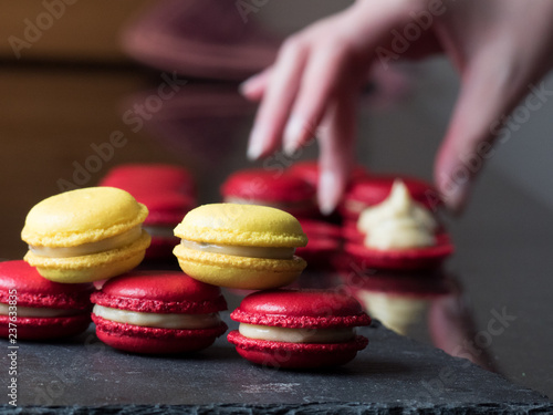 Macarons mit Hand
