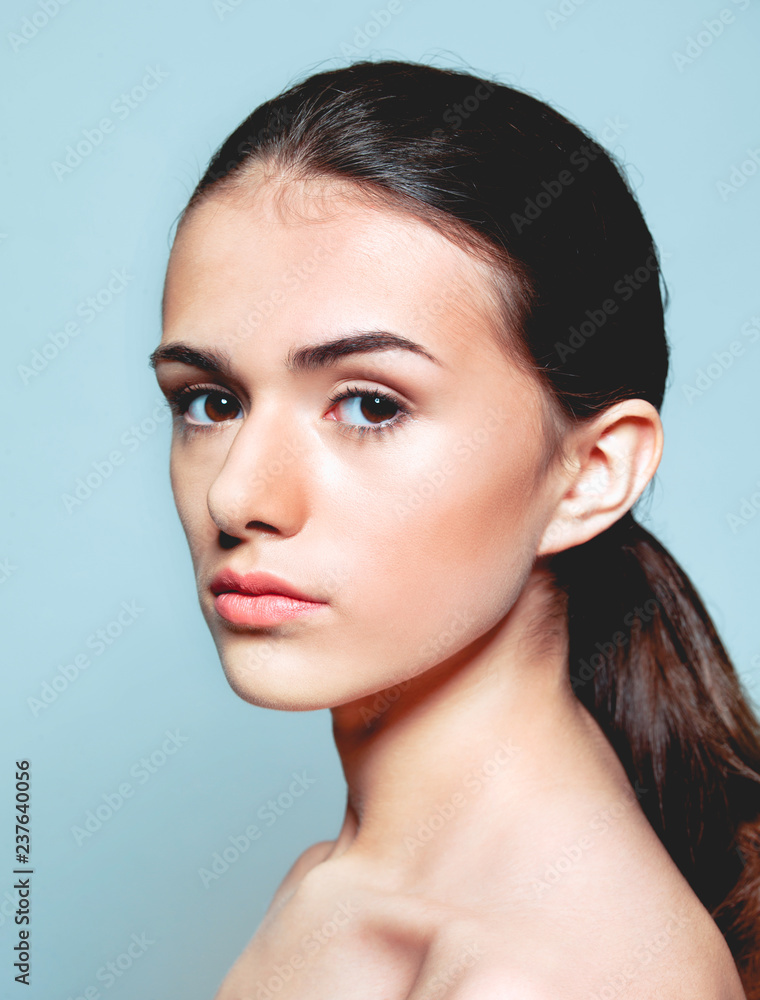 Naklejka premium Beautiful face of young woman