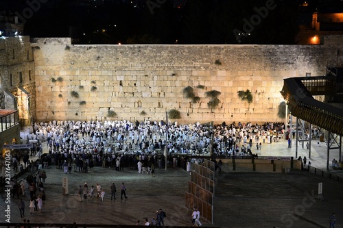 Fotografia Western Wall, Kotel, Wailing wall Jerusalem on Yom Kippur, Jews gathering for pr