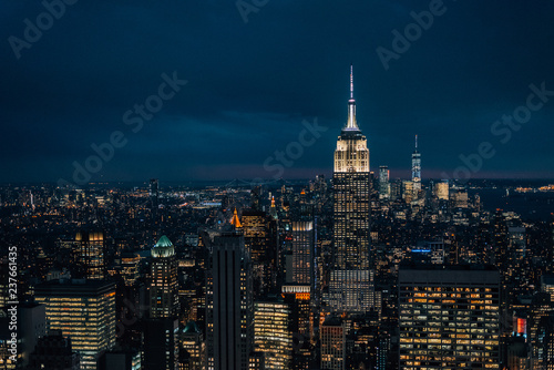 View of the Empire State Building and Midtown Manhattan skyline at night, in New York City © jonbilous