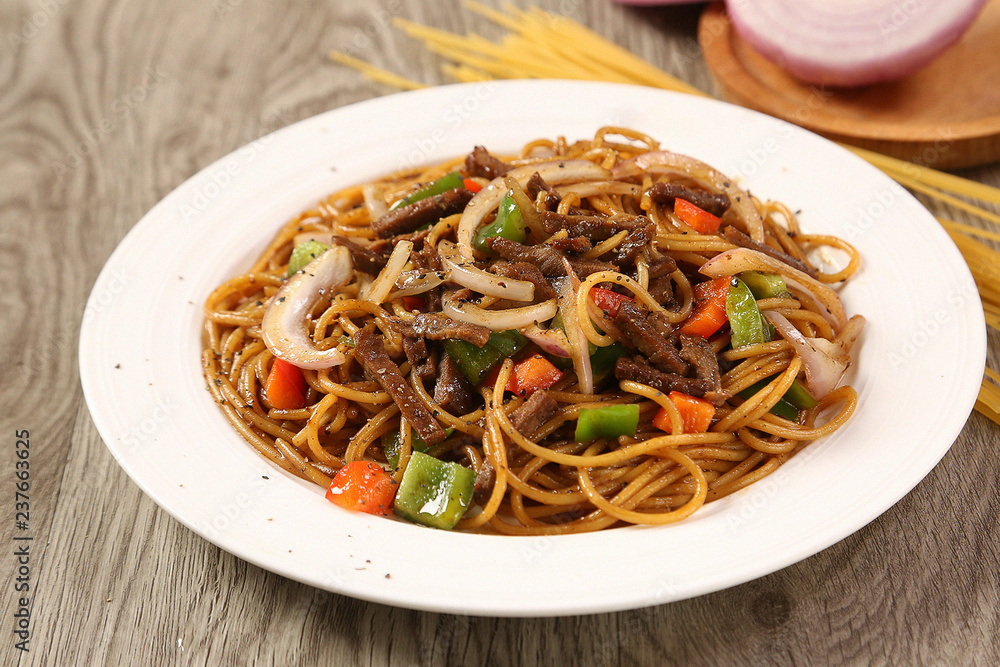 Spaghetti with black pepper and beef strips