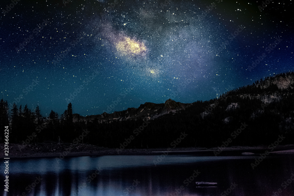 The Milky Way above Horseshoe Lake - obrazy, fototapety, plakaty 
