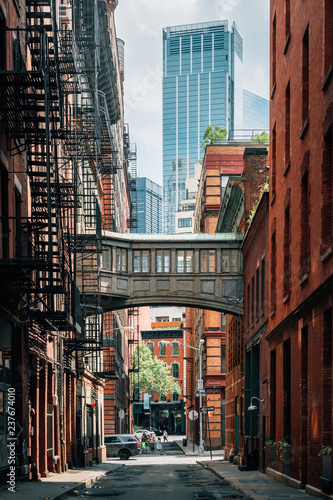 The Staple Street Skybridge, in Tribeca, Manhattan, New York City © jonbilous