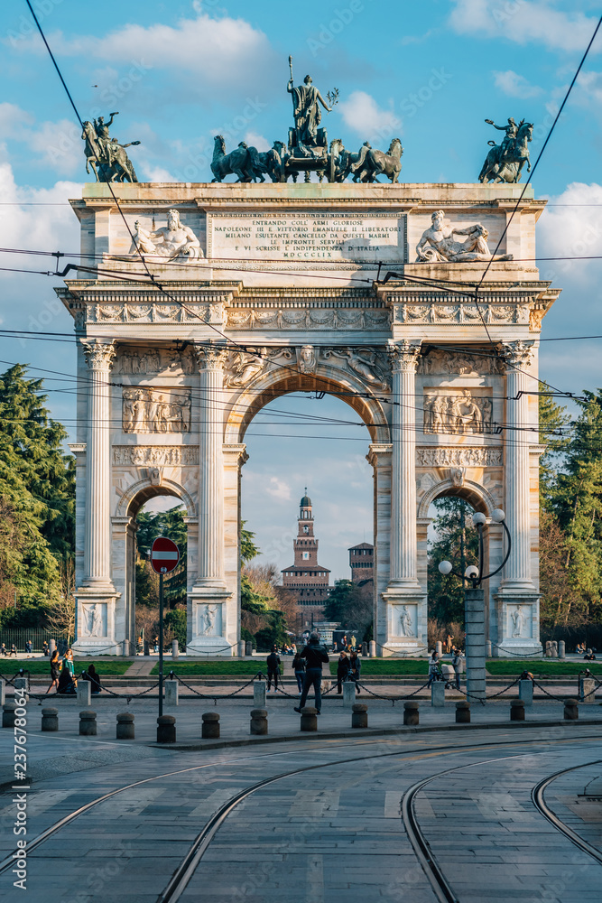Fototapeta premium The Arco della Pace in Milan, Italy