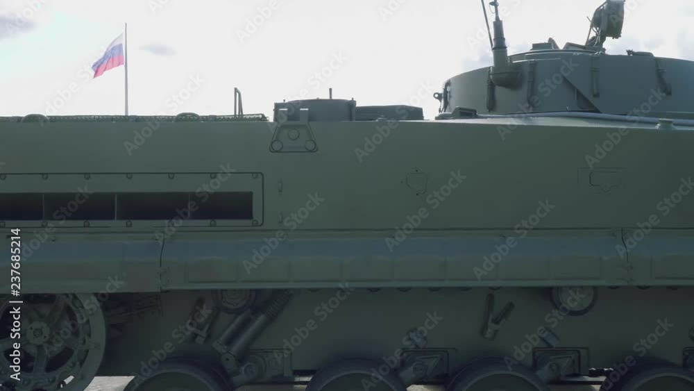 Side view of self-propelled mortar 2S4 Tyulpan. Green camouflage. Side view of self-propelled mortar 2S4 Tyulpan. Green camouflage.