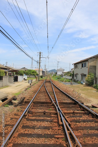 複線が単線になる線路のある風景(香川県)