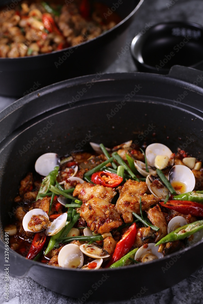 Spicy shell fish pot