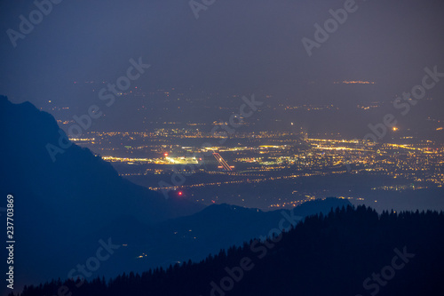 Obraz na płótnie Salzburg by night - from Rossberg w salonie