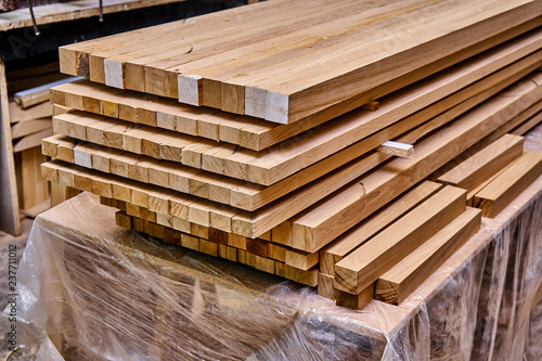 Tableau sur toile Woodworking and carpentry production. Glued oak wood panels