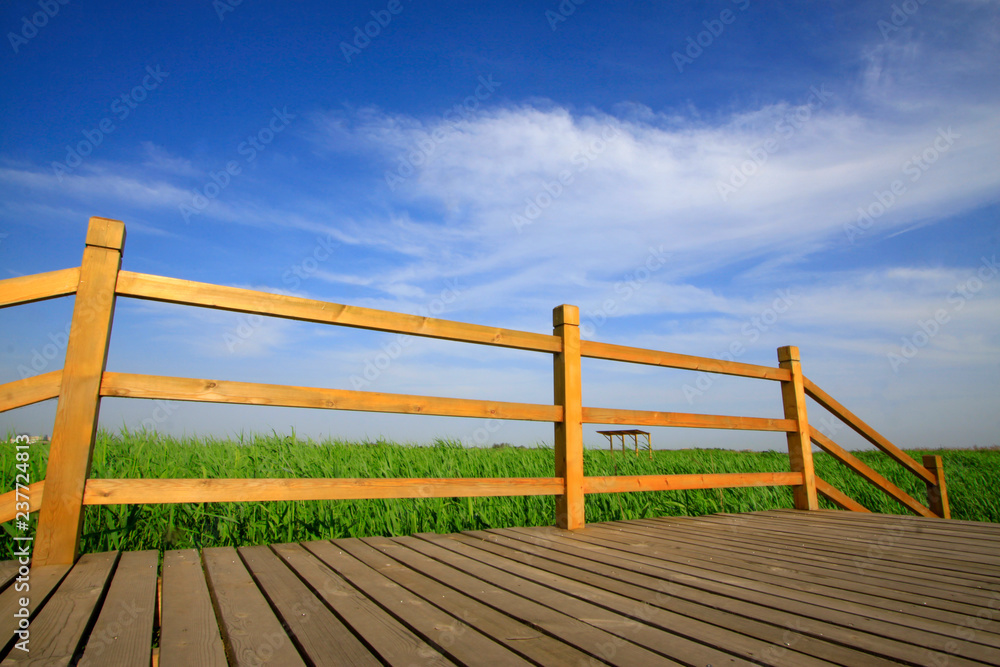 Naklejka premium wooden bridge