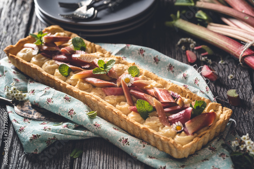 Tarte à la Rhubarbe Fraiche et Crème Pâtissière