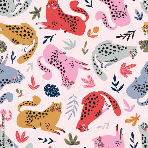 Vector seamless pattern with cute cheetahs on the pink background. Tropical animals. Fashionable fabric design and tropical print.
