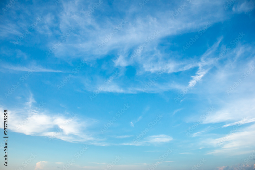 Obraz premium White clouds in the sky
