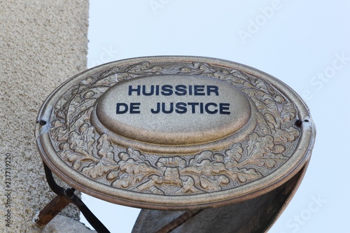 Plaque huissier de justice en France