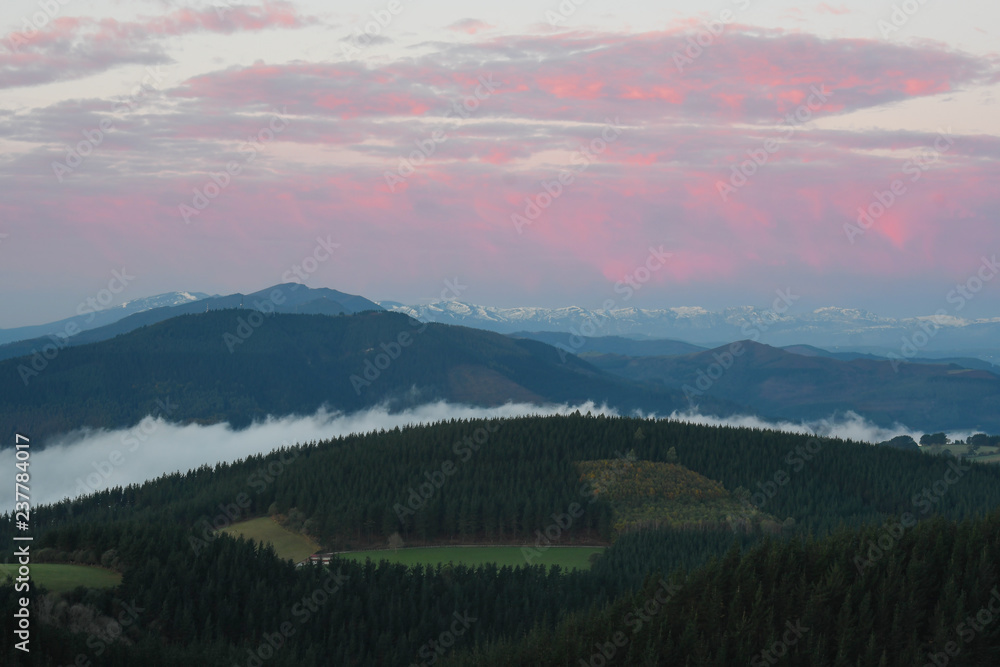 Obraz premium Mountains of Bizkaia at sunrise from Mount Ubieta