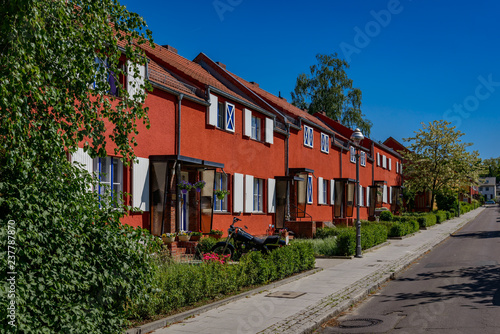 Photography Straßenzeile mit Vorgärten in der denkmalgeschützten Siedlung Freie Scholle in
