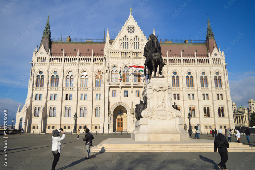 Fototapeta premium BUDAPEST, HUNGARY - DECEMBER 29, 2017: Exterior of Hungarian Parliament Building in Budapest on December 29, 2017.