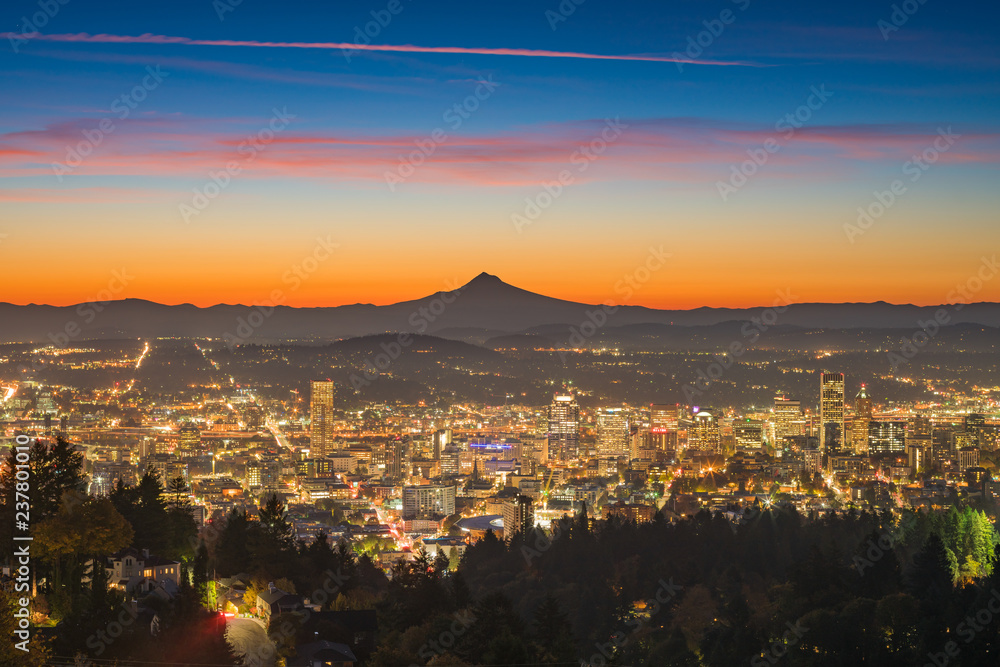 Portland downtown and Mt Hood at dawn
