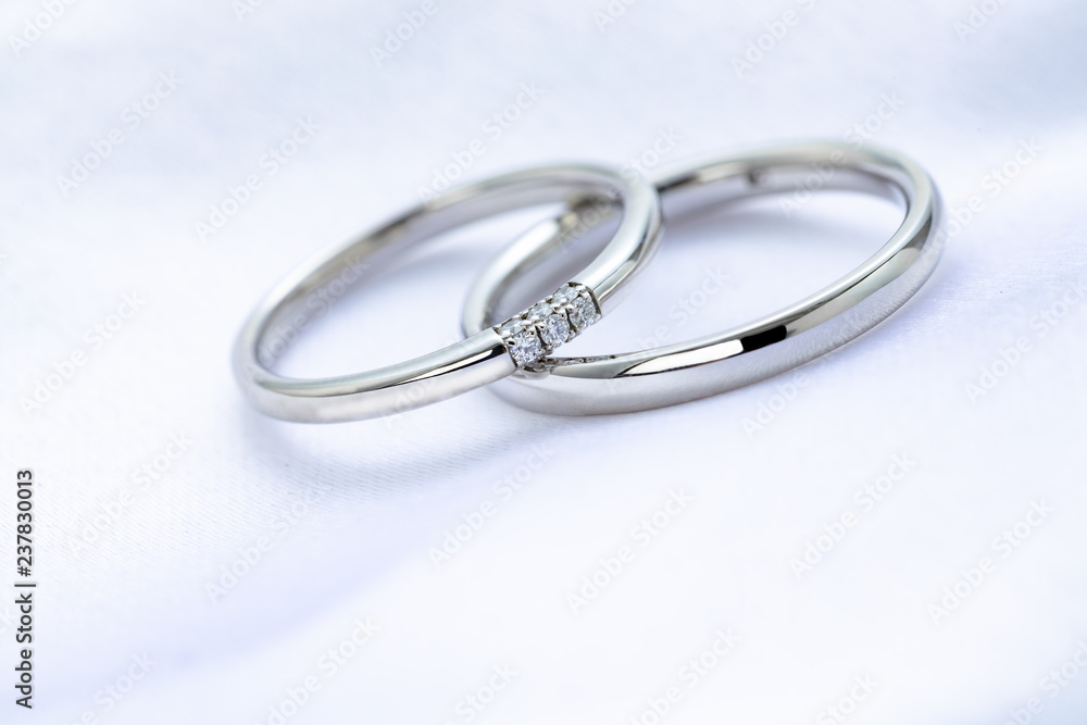 ダイヤモンドが入った結婚指輪 ダイヤモンドが入った結婚指輪
